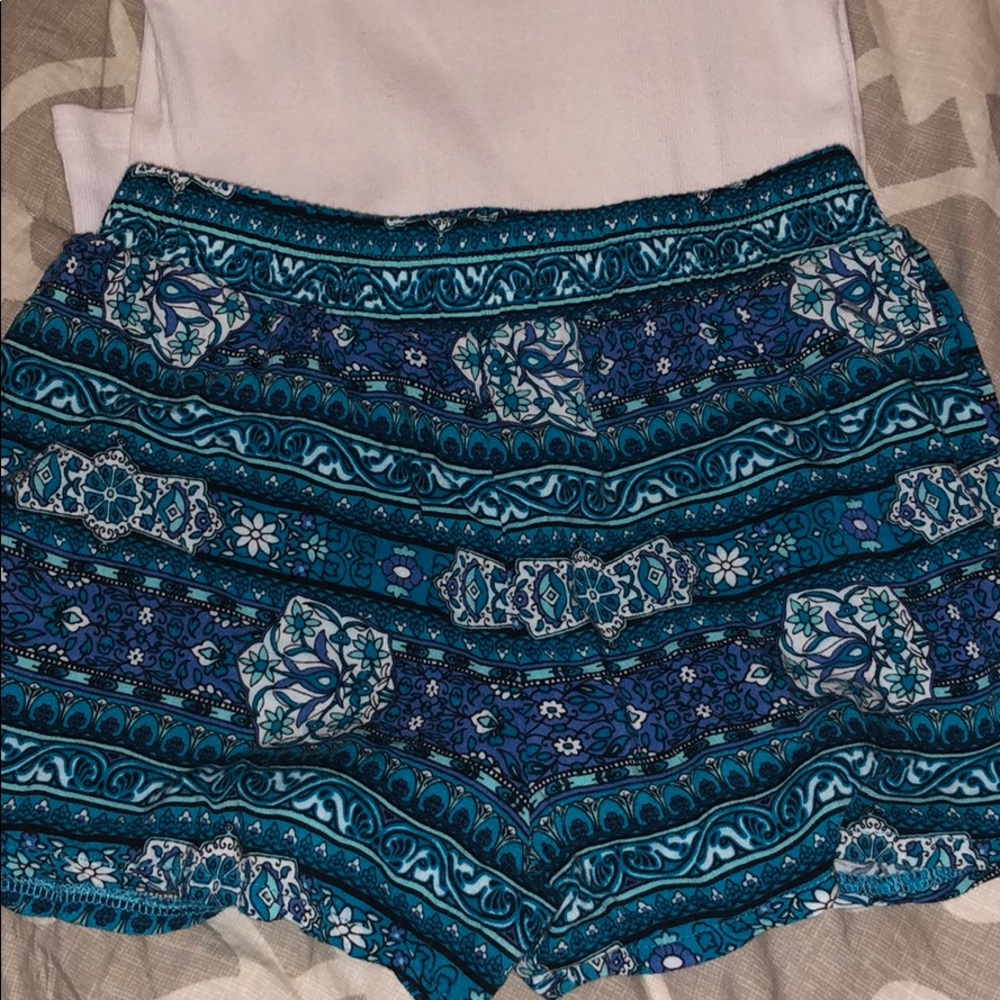 Miss Attitude Pattern Shorts - M - Picture 2 of 2